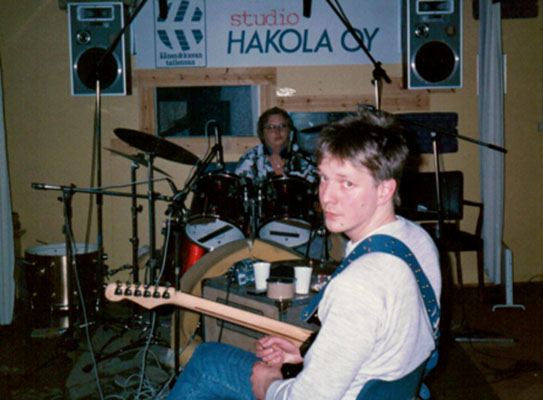 KAS KAS 1987 - Nauhoitukset Studio Hakola Oy:ssä (kuvassa myös Timo Säily)